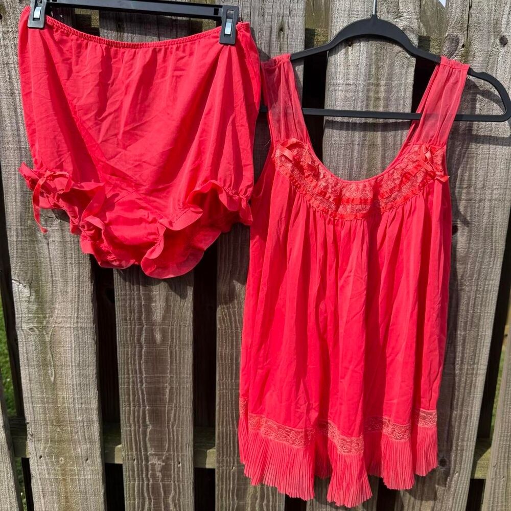 True Vintage Hot Pink 2 Piece Set Babydoll Nightie and Bloomers